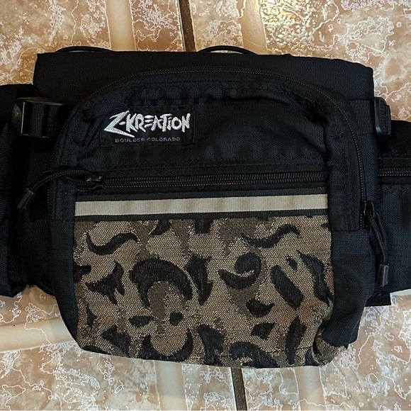 Vintage Two-Tone Design Fanny Pack with Built in Water Bottle Holders - Picture 2 of 12